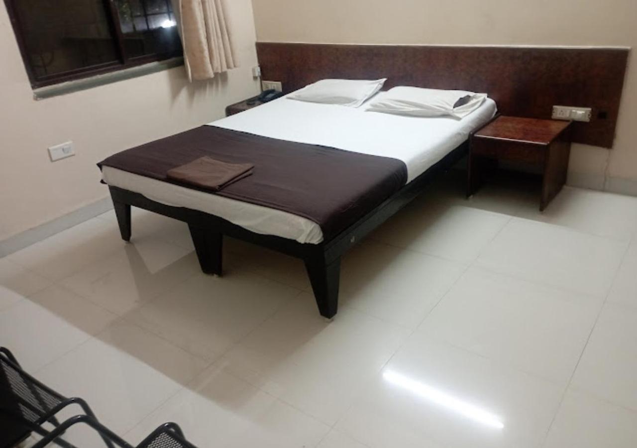 Satkar Shivajinagar Hotel